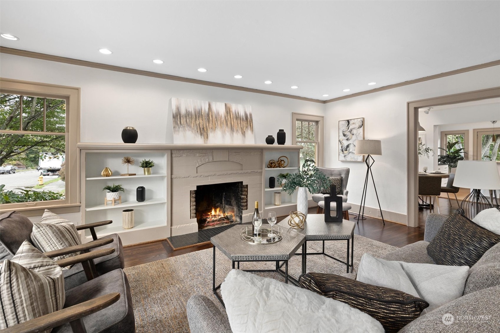 5916 8th Avenue Northeast Seattle, WA 98105 - Photo 4 of 40 a living room with furniture