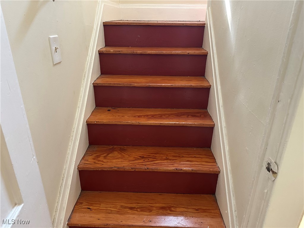 1596 Wood Road Cleveland Heights, OH 44121 - Photo 11 of 25 View of stairway
