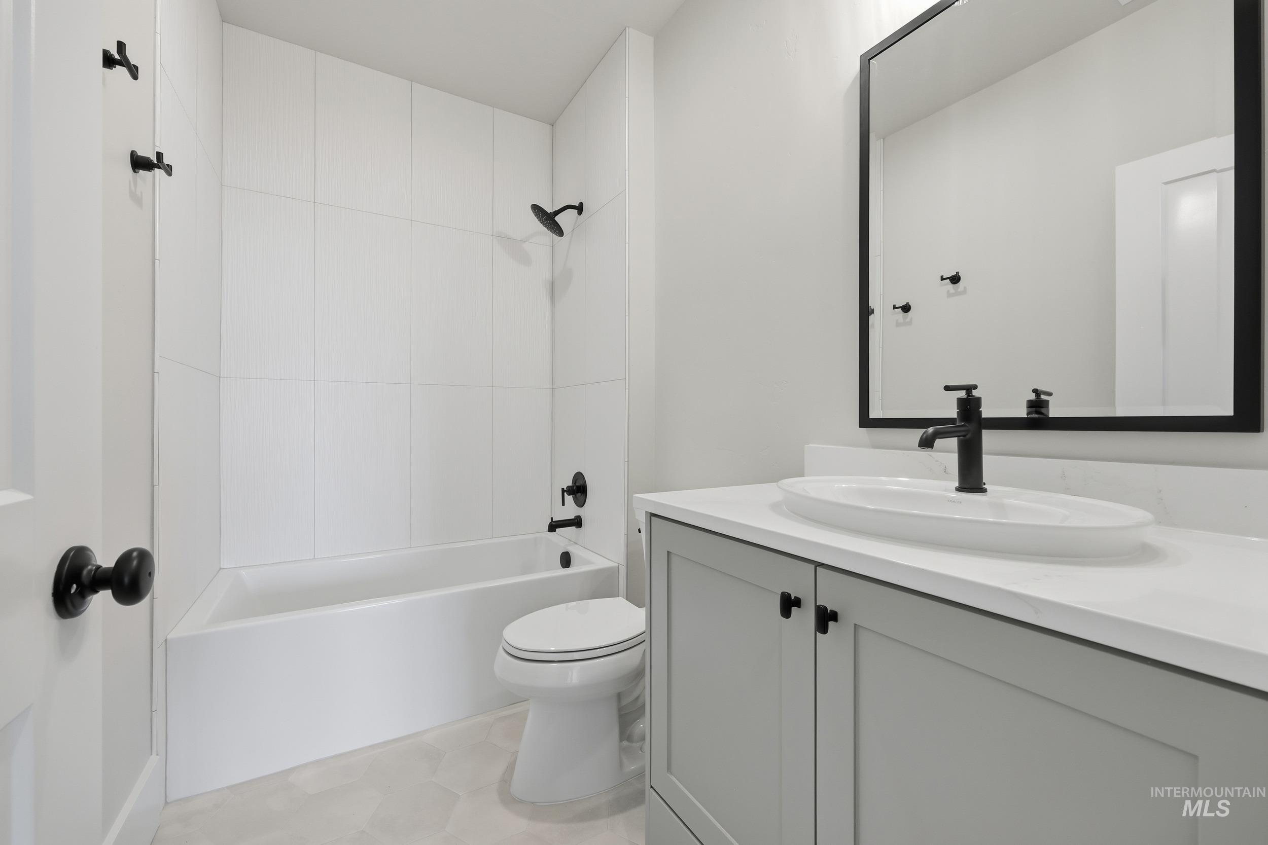 6513 South Utmost Way Meridian, ID 83642 - Photo 37 of 47 Full bath with vanity and shower / washtub combination