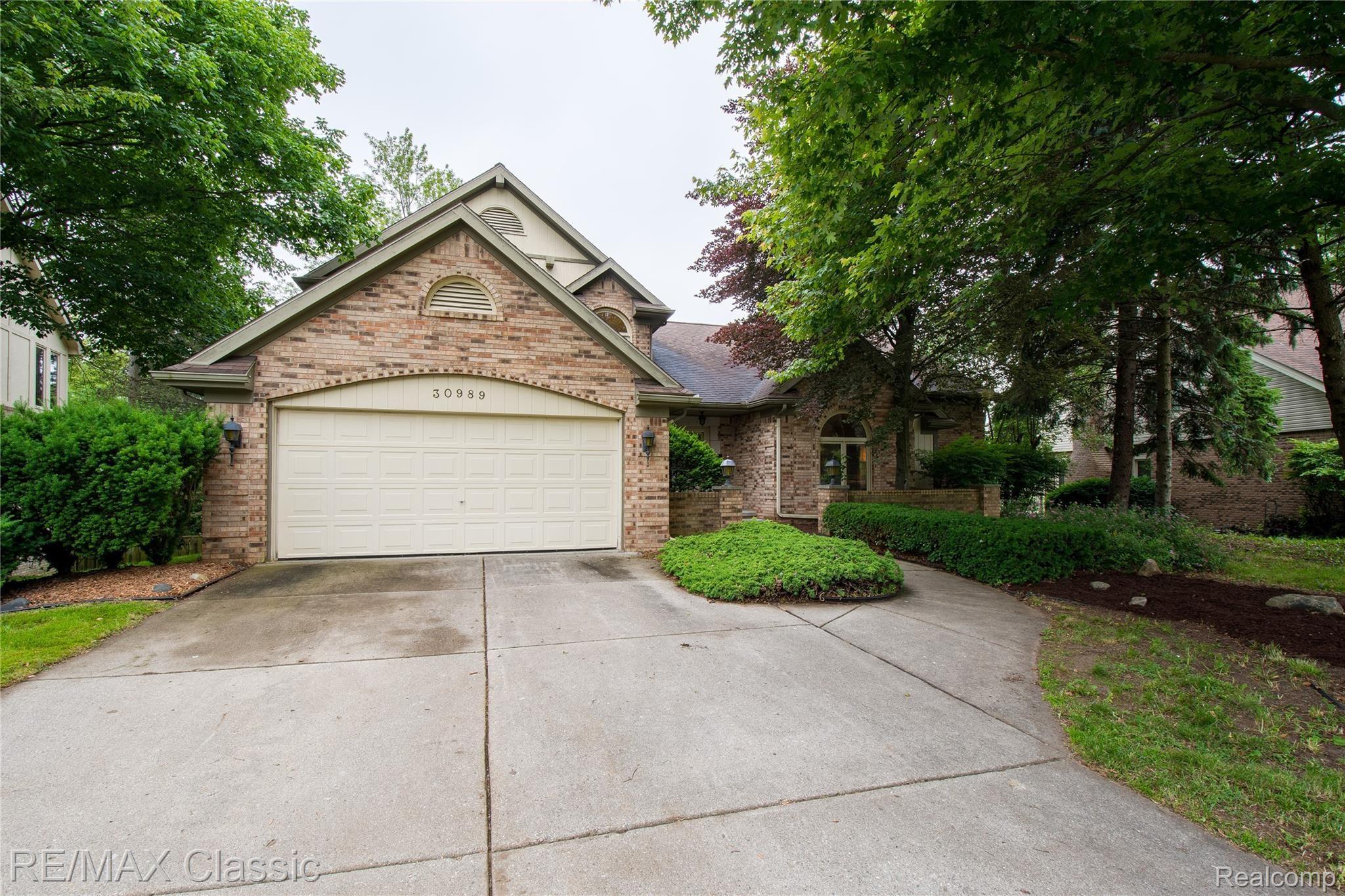 30989 Country Ridge Circle Farmington, MI 48331 - Photo 49 of 50 30898 Country Ridge HDR101.jpg