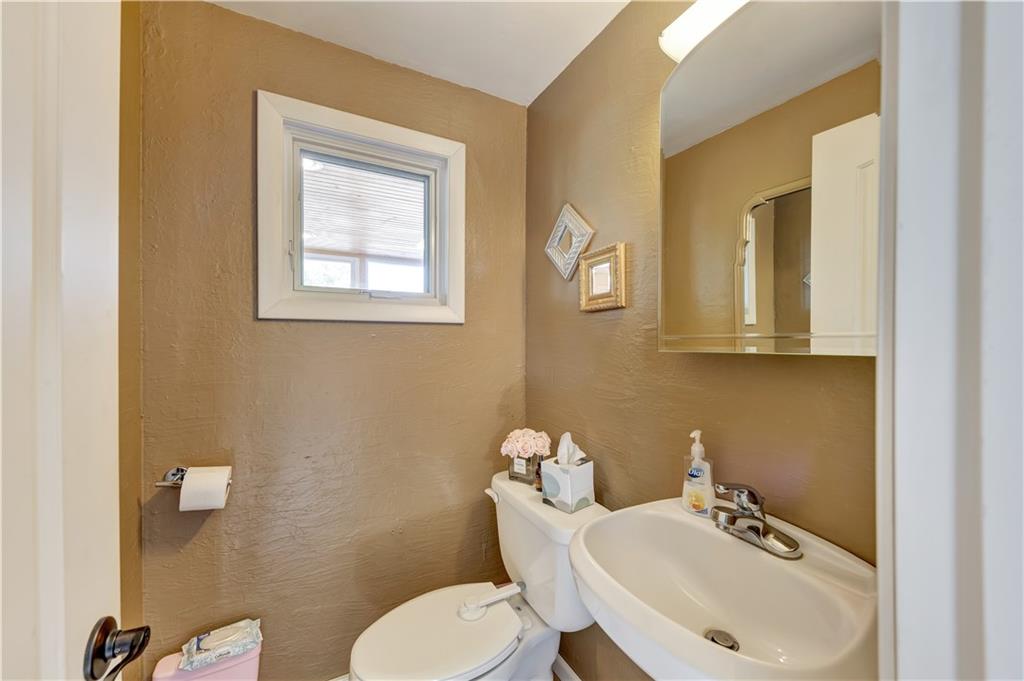 180 Parkedge Road Pittsburgh, PA 15220 - Photo 12 of 25 Gallery Image 12