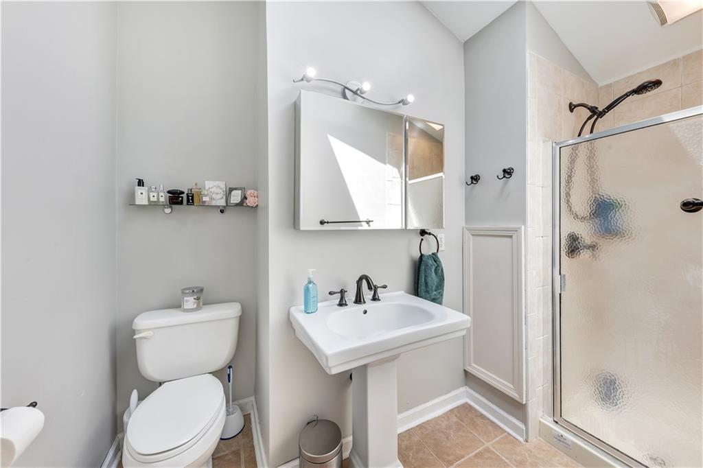 180 Parkedge Road Pittsburgh, PA 15220 - Photo 15 of 25 Gallery Image 15