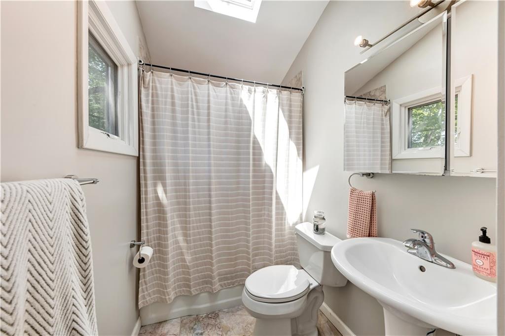 180 Parkedge Road Pittsburgh, PA 15220 - Photo 18 of 25 Gallery Image 18