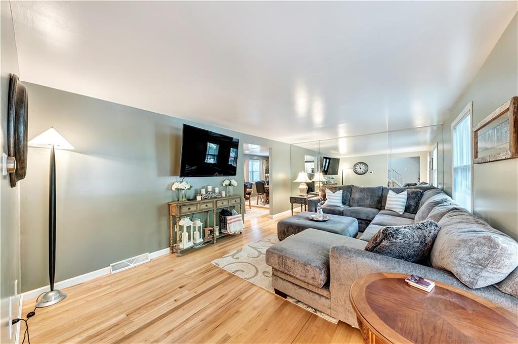 180 Parkedge Road Pittsburgh, PA 15220 - Photo 3 of 25 Gallery Image 3