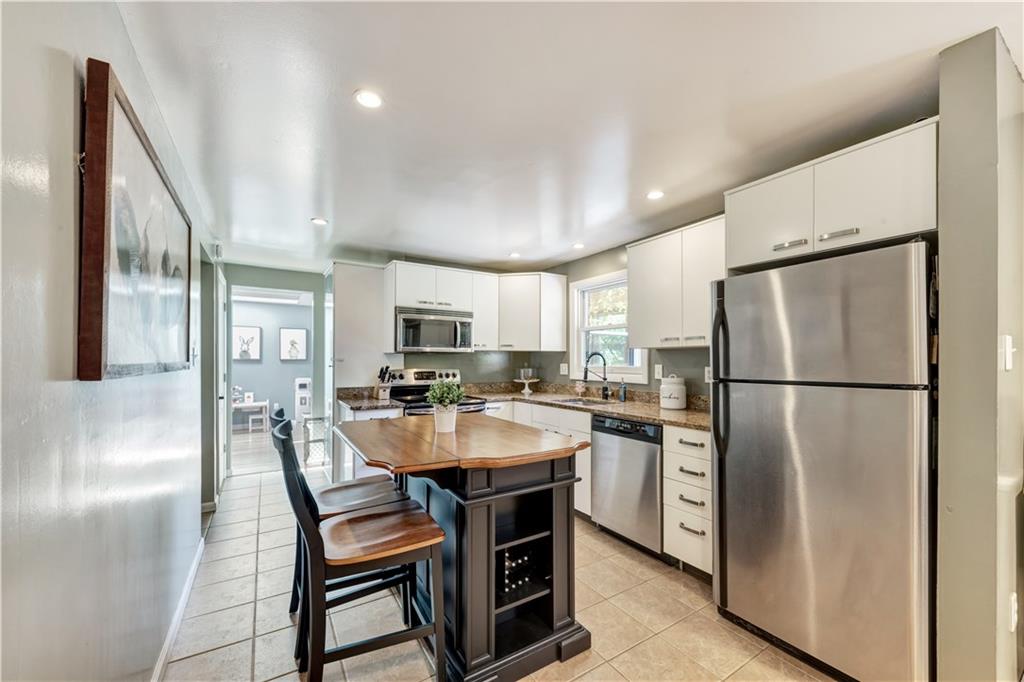 180 Parkedge Road Pittsburgh, PA 15220 - Photo 6 of 25 Gallery Image 6