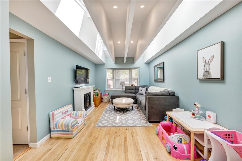 180 Parkedge Road Pittsburgh, PA 15220 - Photo 9 of 25 Gallery Image 9