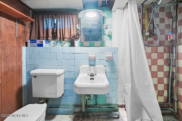 a view of a storage & utility room