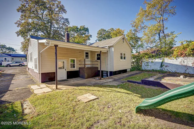 a view of backyard of house