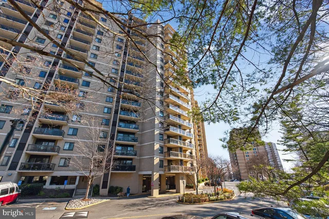 $3,000 | 307 Yoakum Parkway, Unit 821, Alexandria, VA 22304