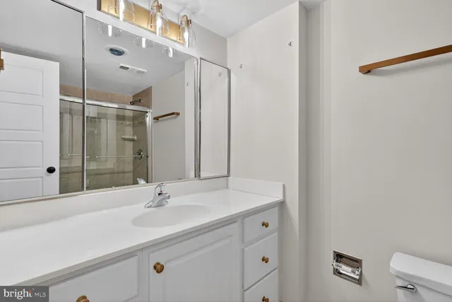 $3,000 | 307 Yoakum Parkway, Unit 821, Alexandria, VA 22304