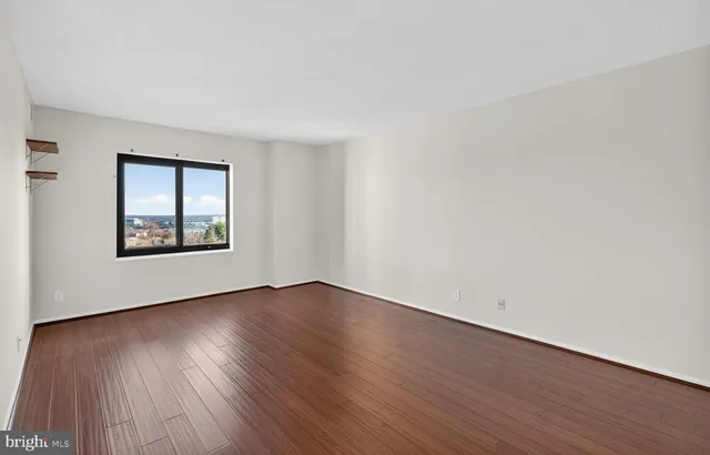 $3,000 | 307 Yoakum Parkway, Unit 821, Alexandria, VA 22304