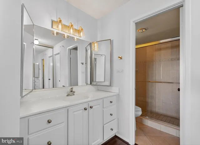 $3,000 | 307 Yoakum Parkway, Unit 821, Alexandria, VA 22304