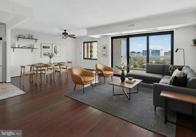 $3,000 | 307 Yoakum Parkway, Unit 821, Alexandria, VA 22304