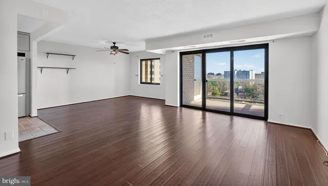 $3,000 | 307 Yoakum Parkway, Unit 821, Alexandria, VA 22304