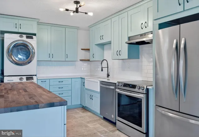 $3,000 | 307 Yoakum Parkway, Unit 821, Alexandria, VA 22304