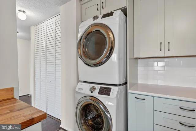 $3,000 | 307 Yoakum Parkway, Unit 821, Alexandria, VA 22304