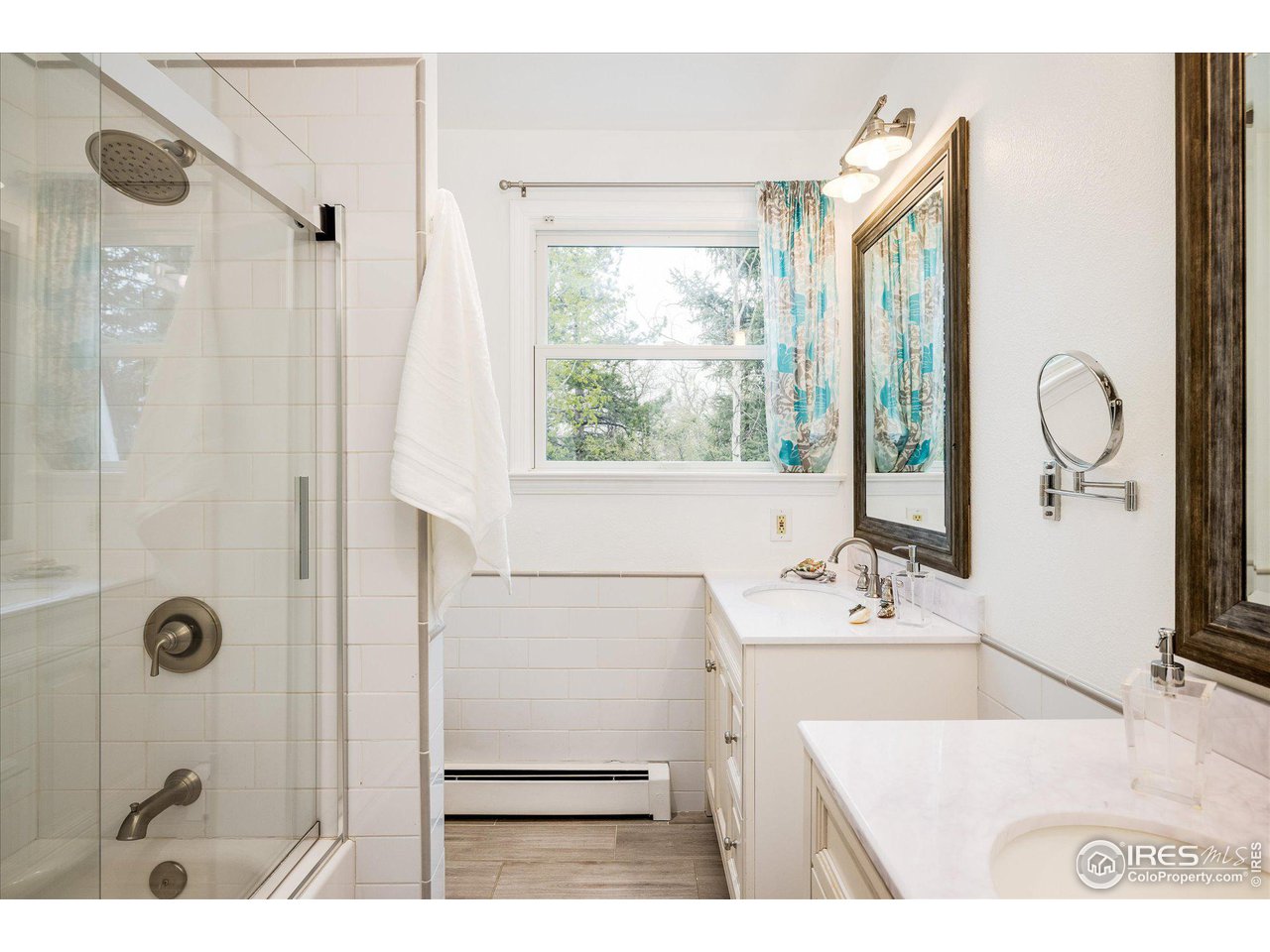 6919 Frying Pan Road Boulder, CO 80301 - Photo 20 of 36 a bathroom with a tub a sink and a mirror