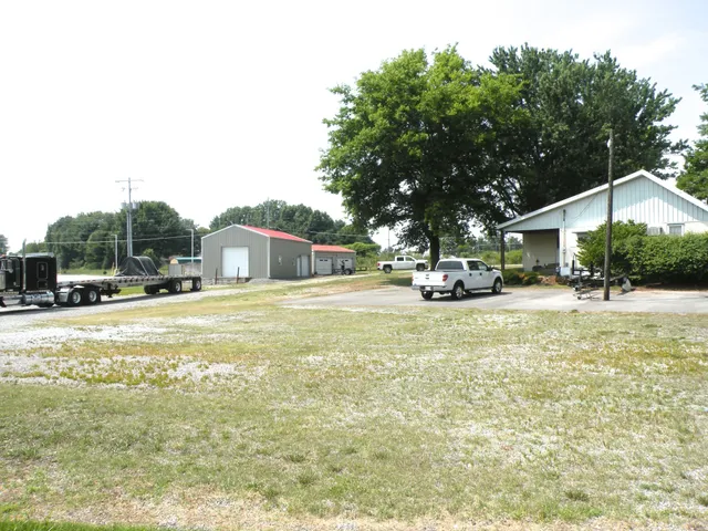 a view of a fountain in front of house