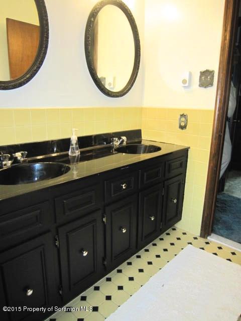 109 T Rt 359 Moscow, PA 18444 - Photo 14 of 27 Gallery Image 14