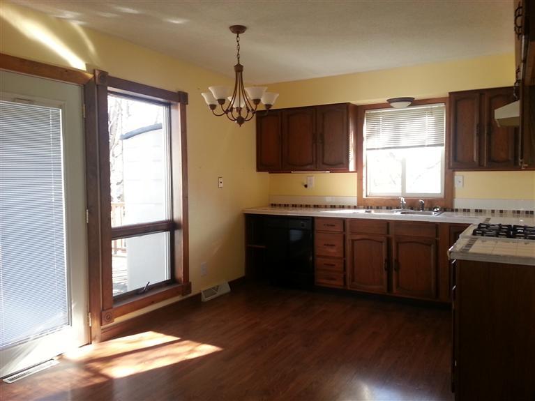 251 Ruth Place Clinton, IA 52732 - Photo 2 of 16 Gallery Image 2