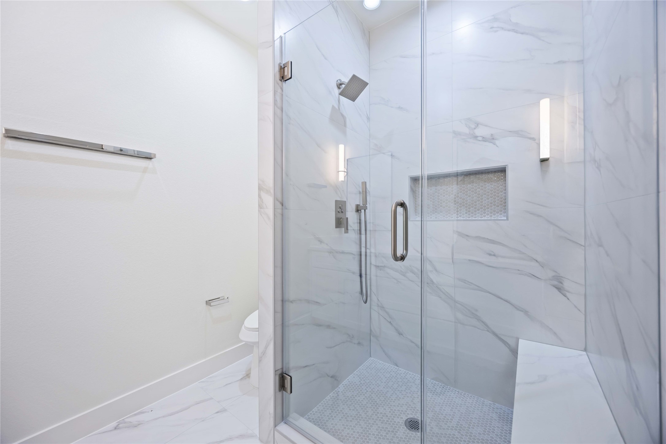 5222 Gold Street Houston, TX 77026 - Photo 19 of 28 a bathroom with a shower