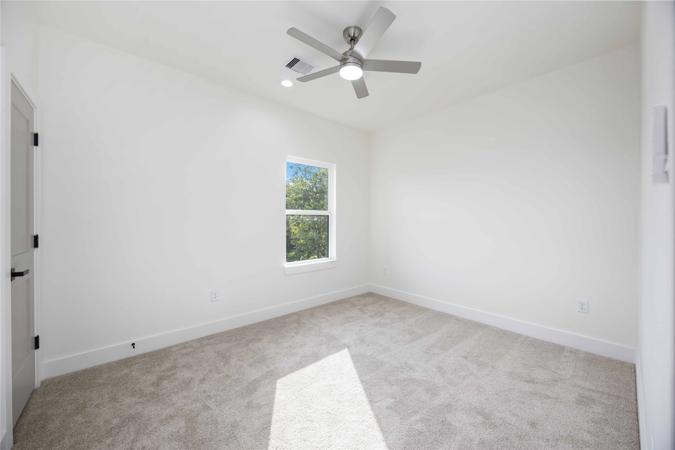 5222 Gold Street Houston, TX 77026 - Photo 25 of 28 an empty room with a window and a fan