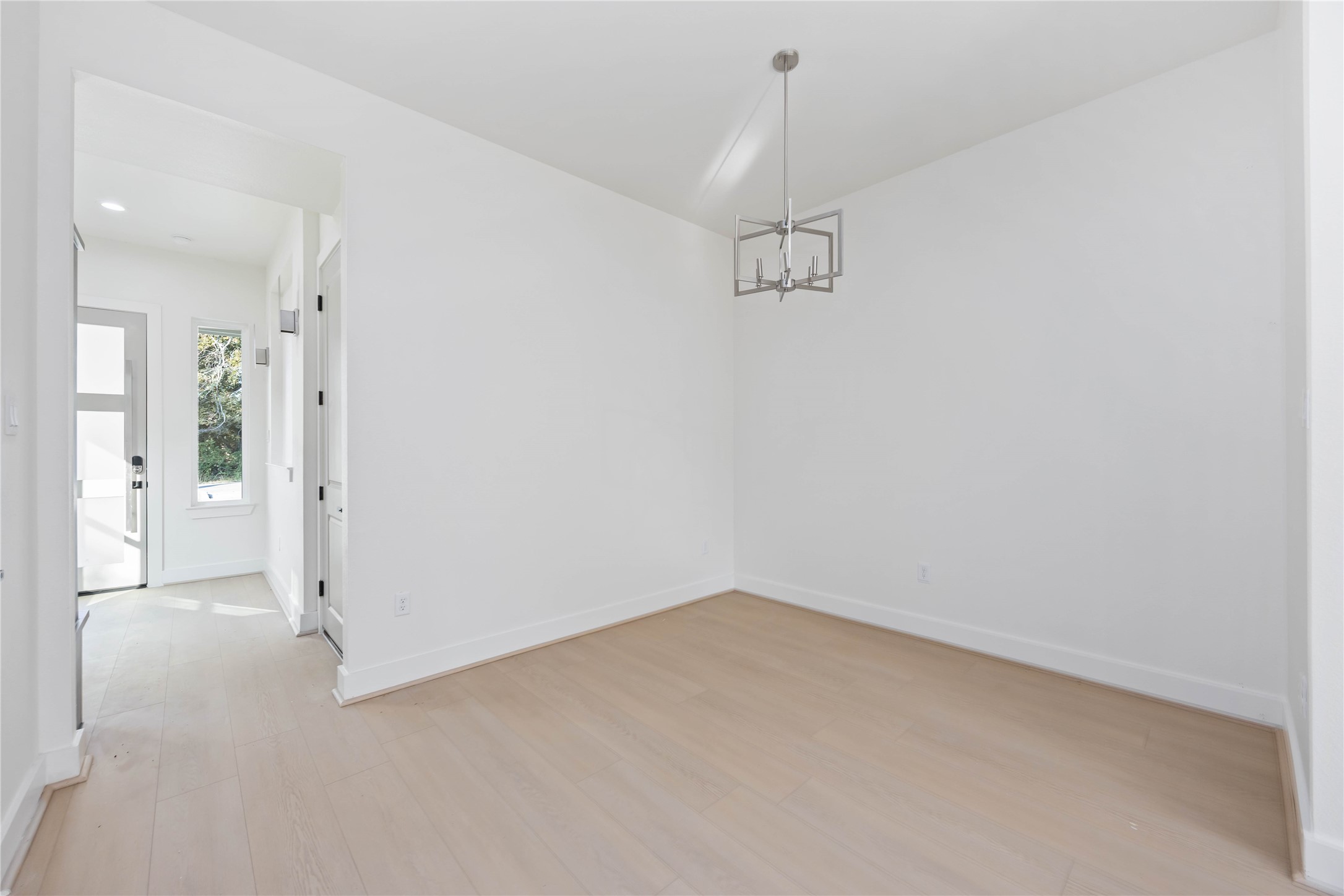 5222 Gold Street Houston, TX 77026 - Photo 7 of 28 an empty room with a empty space