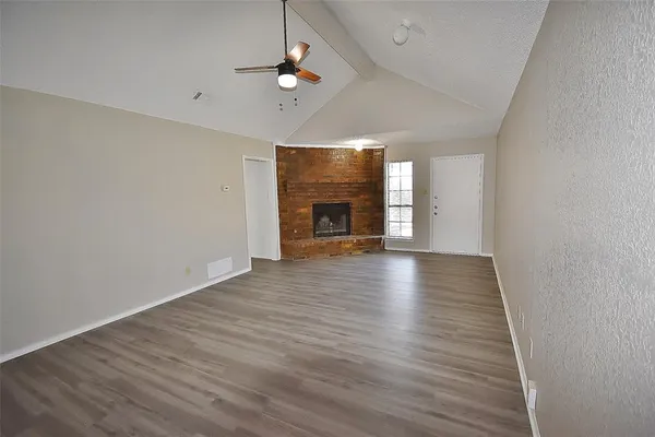 $1,395 | 438 Finch Drive, DeSoto, TX 75115