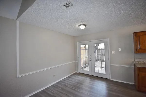 $1,395 | 438 Finch Drive, DeSoto, TX 75115