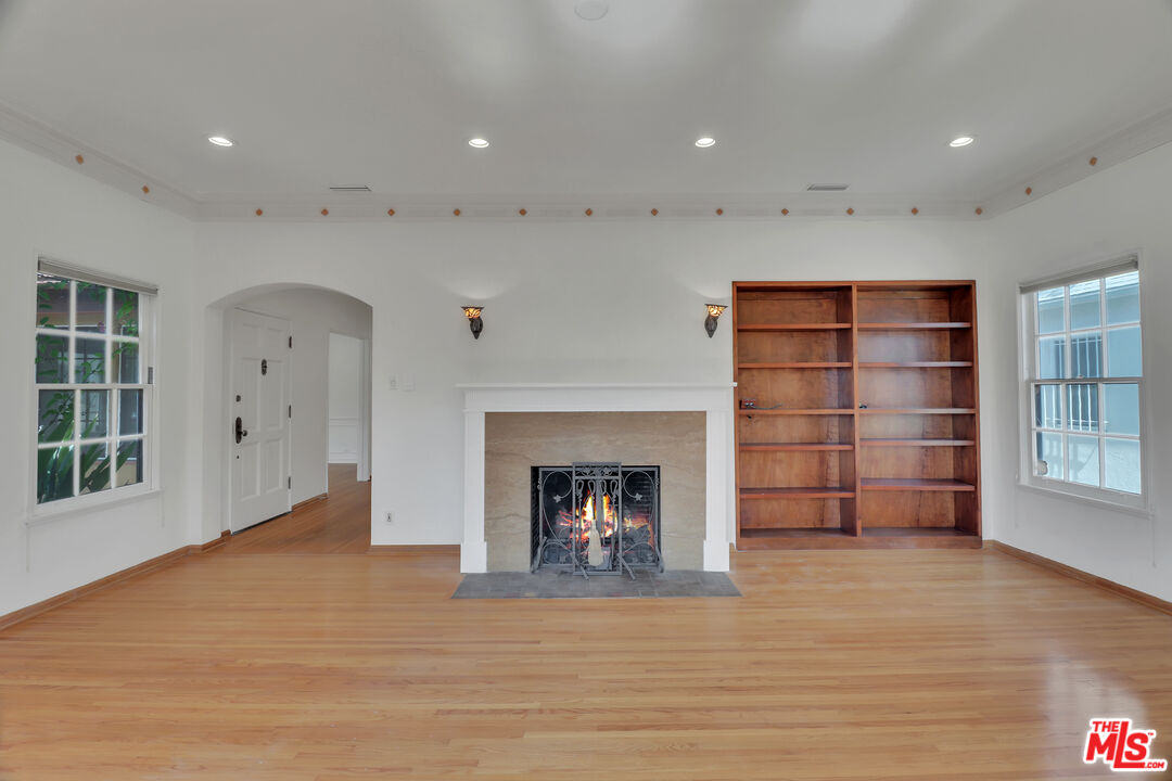 1107 Alfred Los Angeles, CA 90035 - Photo 2 of 39