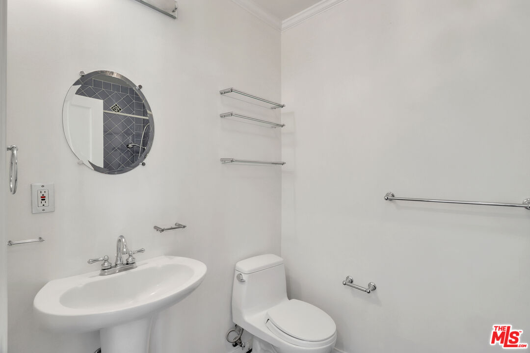 1107 Alfred Los Angeles, CA 90035 - Photo 26 of 39