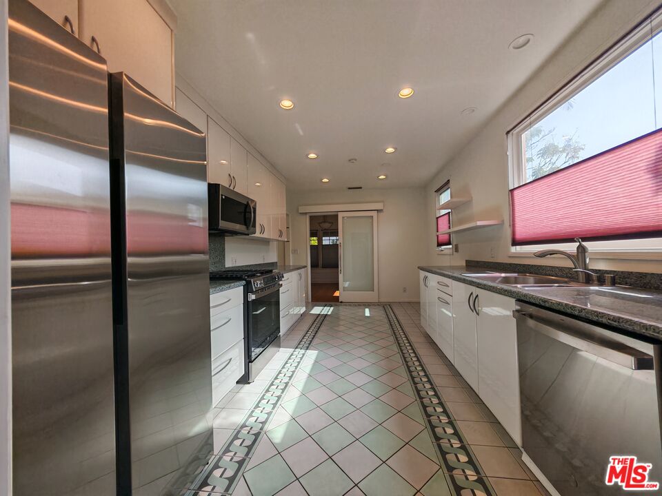 1107 Alfred Los Angeles, CA 90035 - Photo 7 of 39