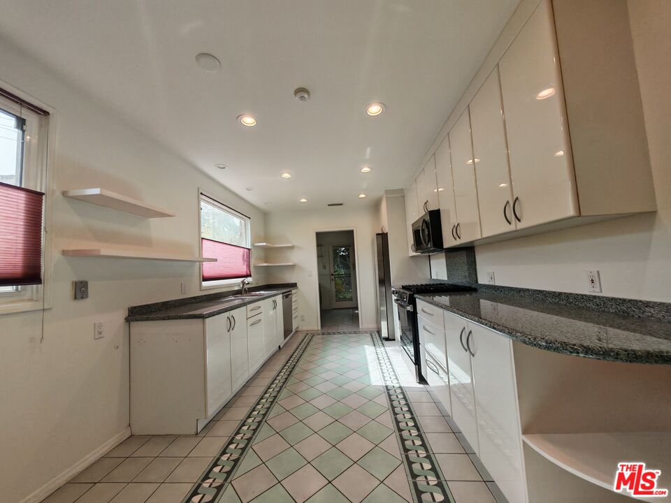 1107 Alfred Los Angeles, CA 90035 - Photo 10 of 39