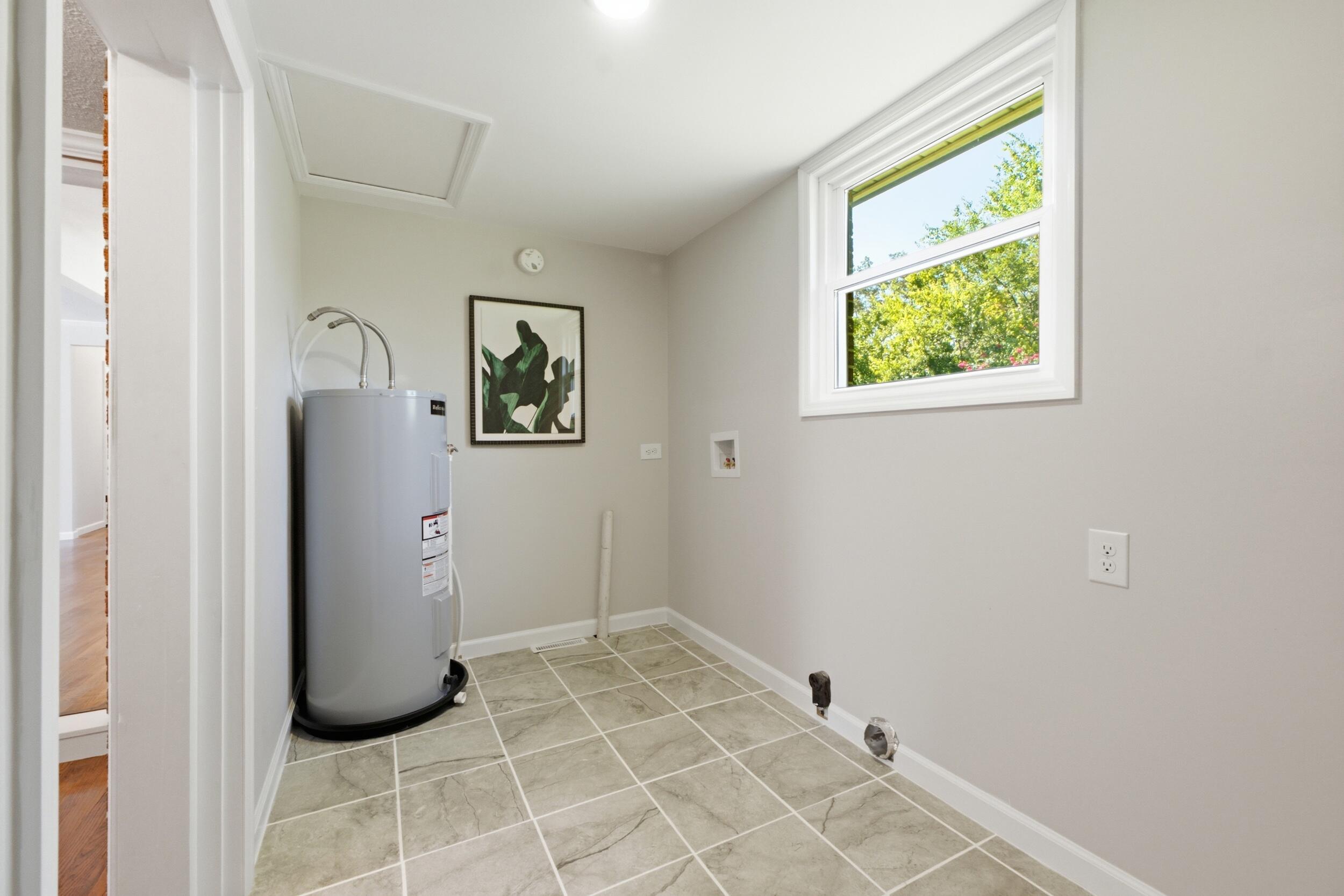 8228 Pine Ridge Road Ooltewah, TN 37363 - Photo 13 of 26 Laundry