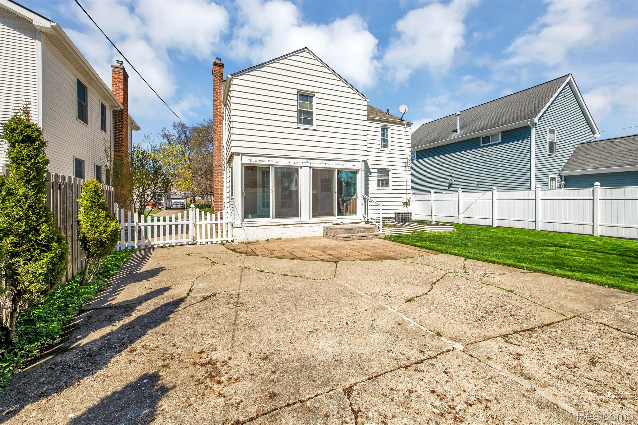 909 Columbia Road Berkley, MI 48072 - Photo 6 of 28 Gallery Image 6