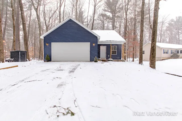 $374,900 | 6771 East 4 Seasons Drive, Newaygo, MI 49337