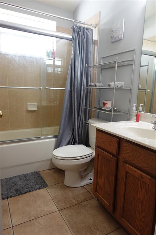 945 Tramells Trail Kissimmee, FL 34744 - Photo 18 of 36 a bathroom with a sink a toilet and shower