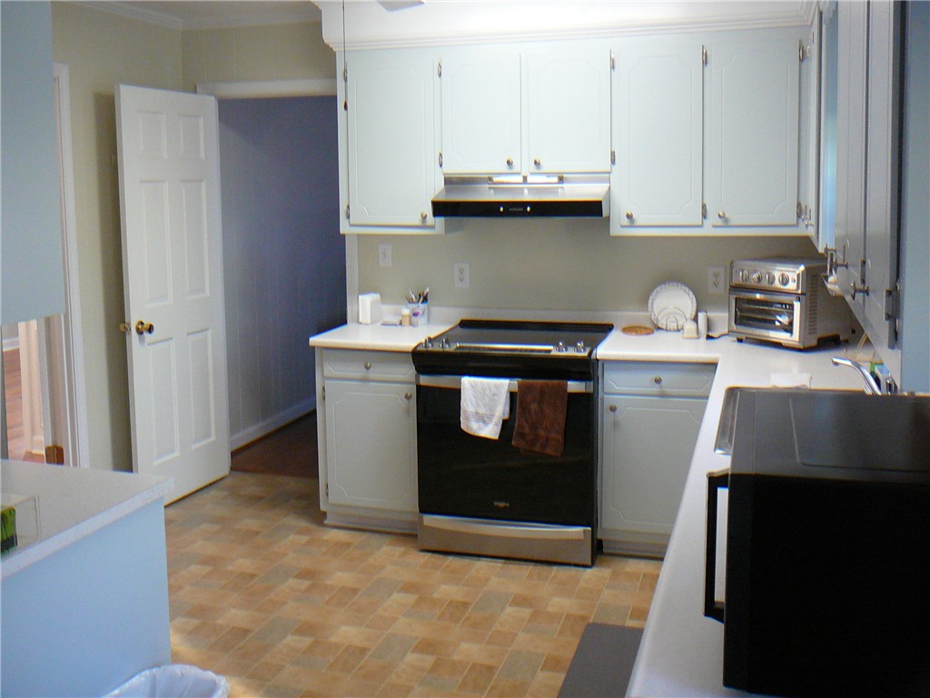37 Camelia Circle Williamston, SC 29697 - Photo 8 of 25 This charming kitchen features modern appliances and ample cabinet space, perfect for culinary endeavors.