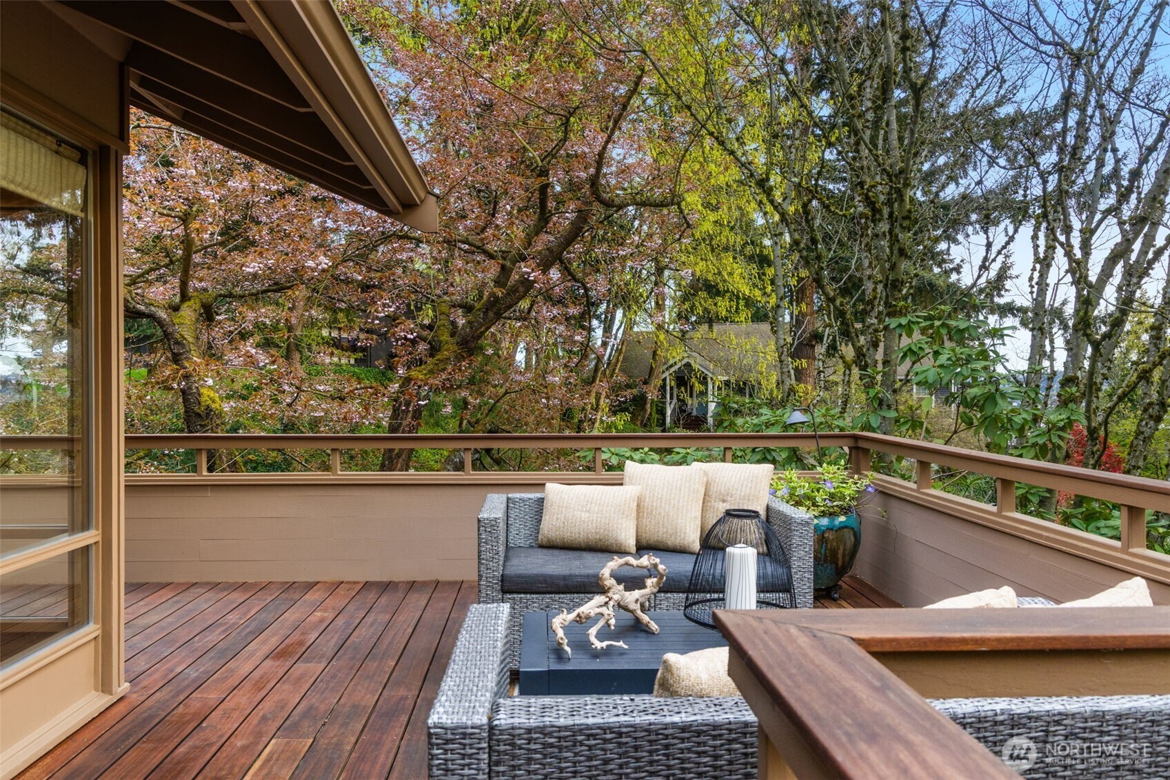 8440 West Mercer Way Mercer Island, WA 98040 - Photo 18 of 34