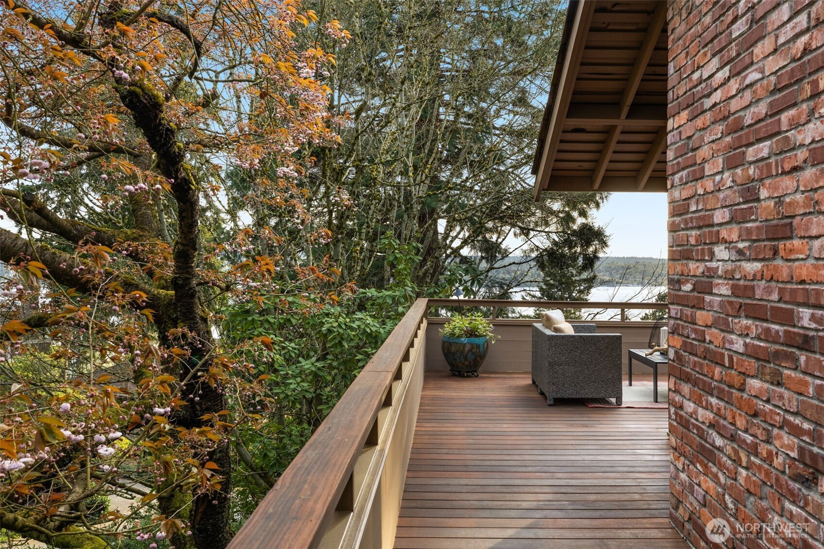8440 West Mercer Way Mercer Island, WA 98040 - Photo 19 of 34
