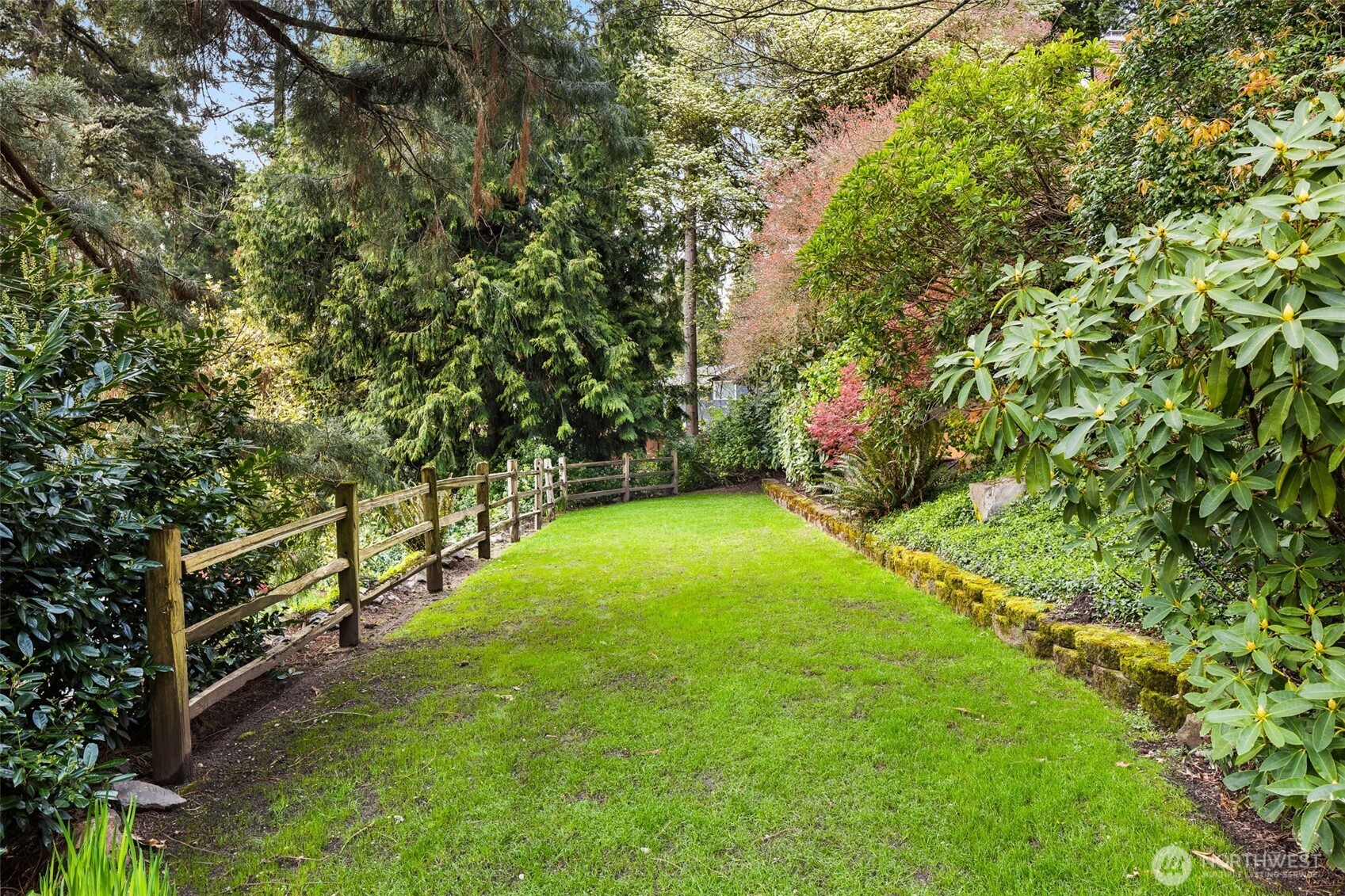 8440 West Mercer Way Mercer Island, WA 98040 - Photo 20 of 34