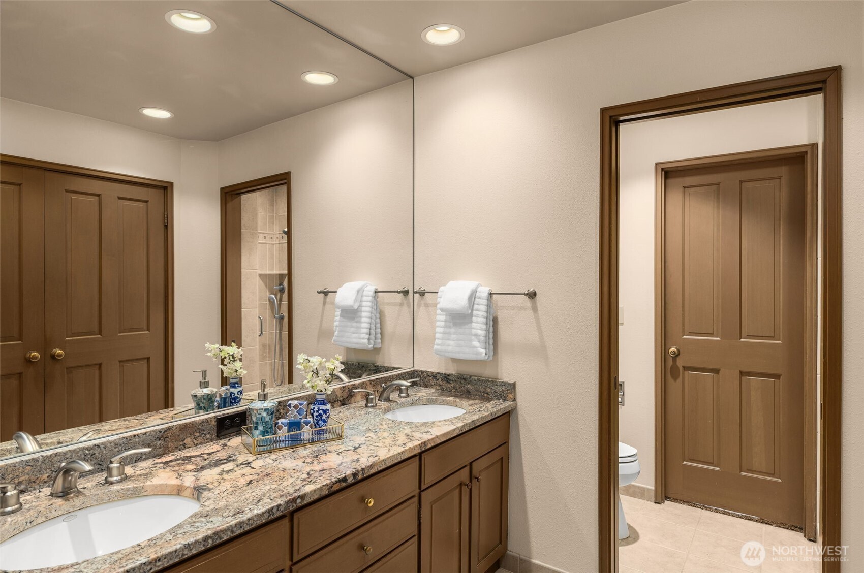 8440 West Mercer Way Mercer Island, WA 98040 - Photo 23 of 34