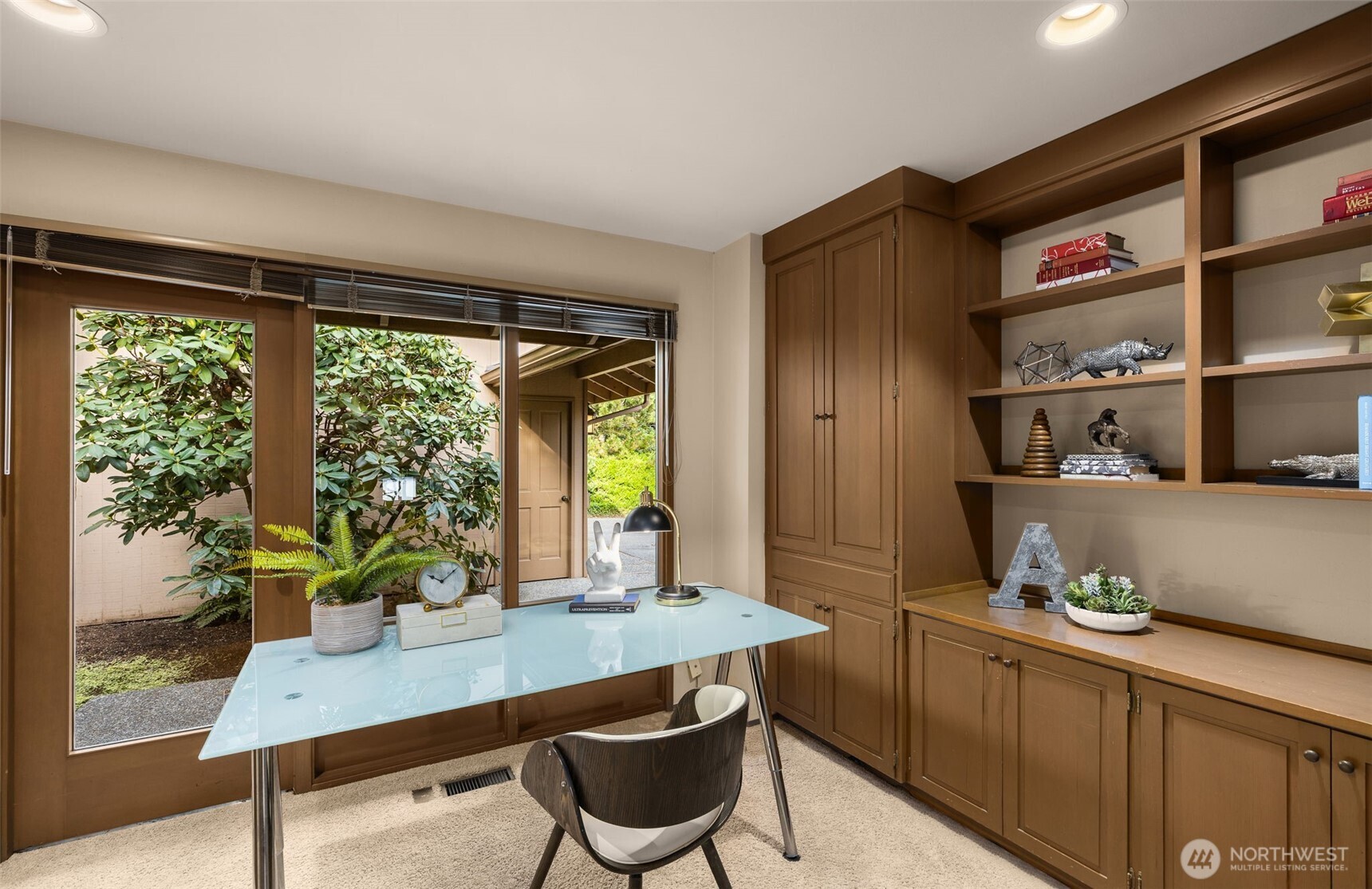 8440 West Mercer Way Mercer Island, WA 98040 - Photo 24 of 34