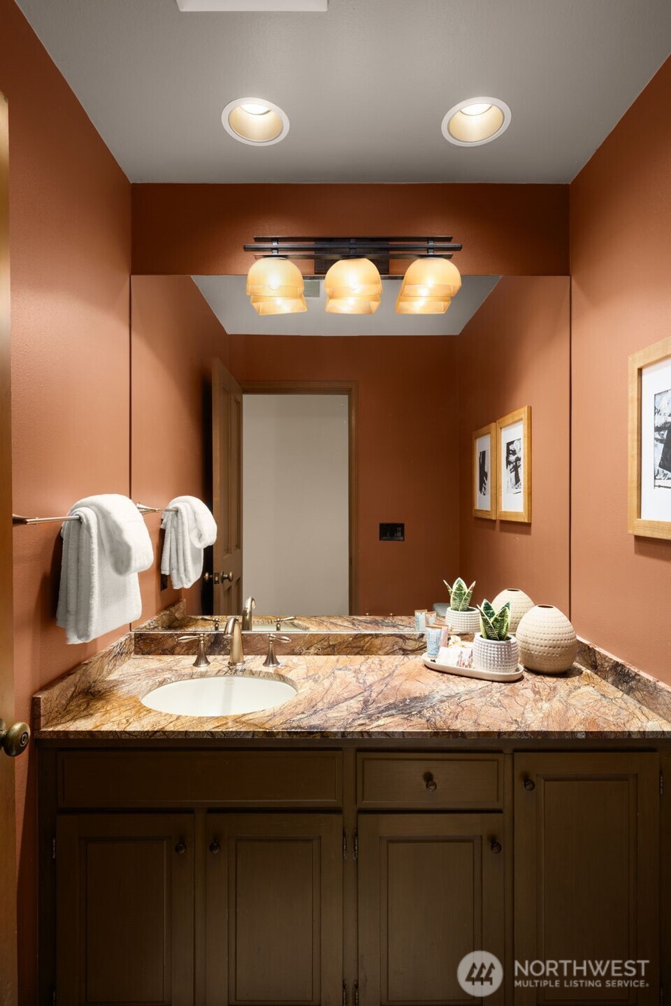 8440 West Mercer Way Mercer Island, WA 98040 - Photo 25 of 34