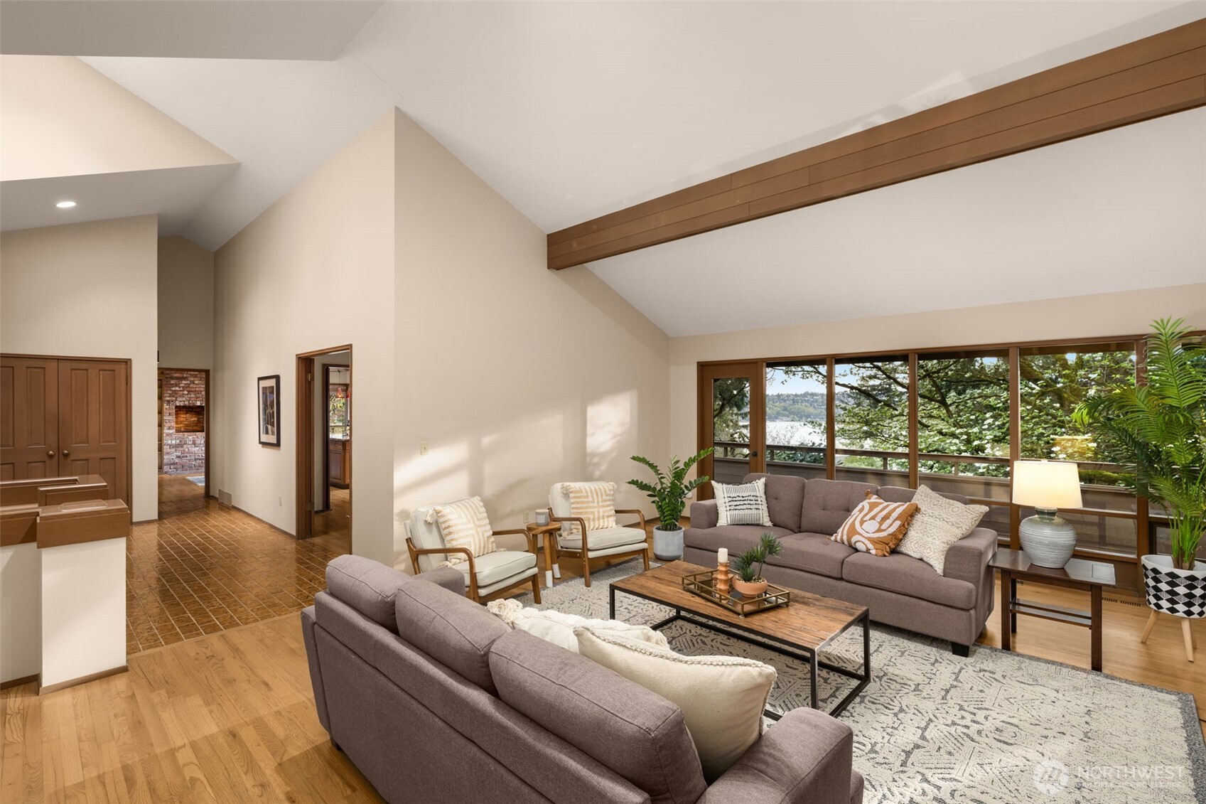 8440 West Mercer Way Mercer Island, WA 98040 - Photo 6 of 34