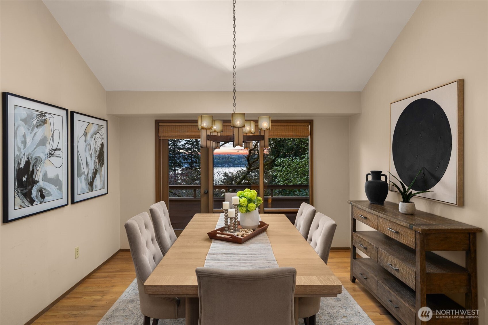 8440 West Mercer Way Mercer Island, WA 98040 - Photo 9 of 34