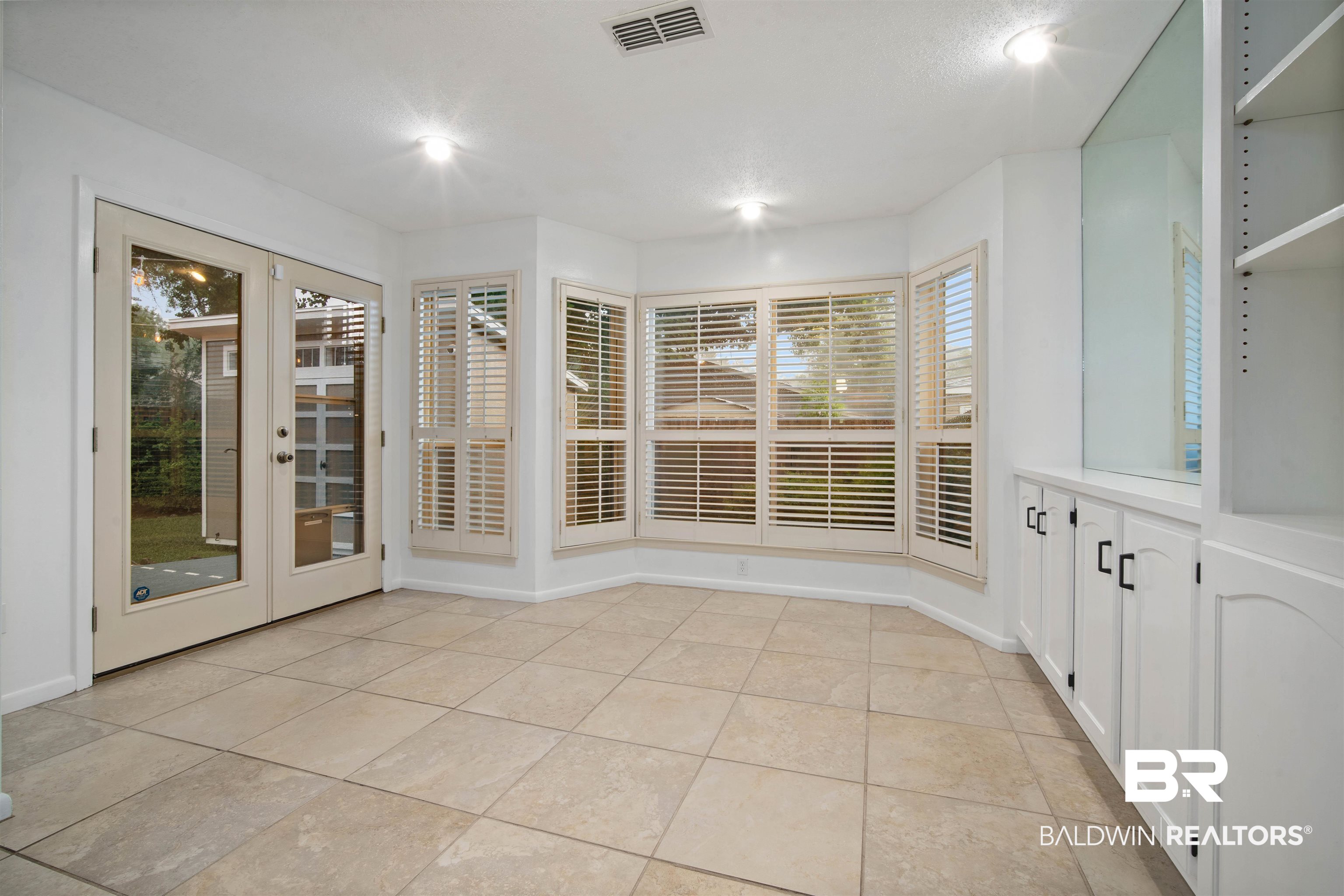 17 Cobblestone Way West Mobile, AL 36608 - Photo 12 of 30 Bay window overlooking landscaped yard
