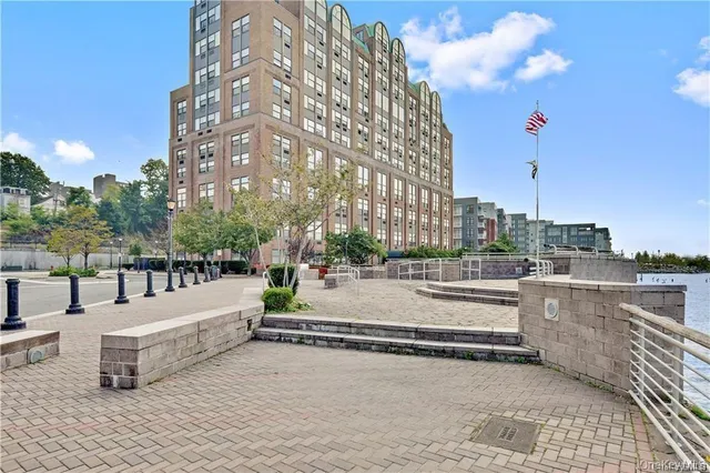 $2,500 | 23 Water Grant Street, Unit 4J, Yonkers, NY 10701