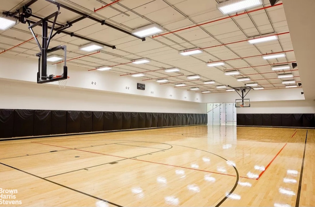 50 Riverside Boulevard, Unit 3H Manhattan, NY 10069 - Photo 16 of 21 a view of entryway with a floor