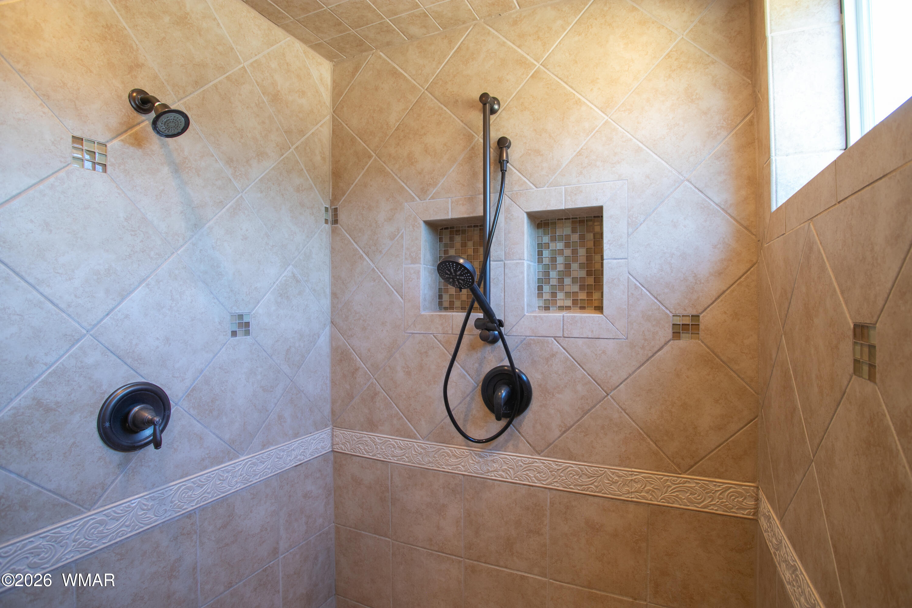 411 West Stratton Show Low, AZ 85901 - Photo 14 of 47 a bathroom with shower